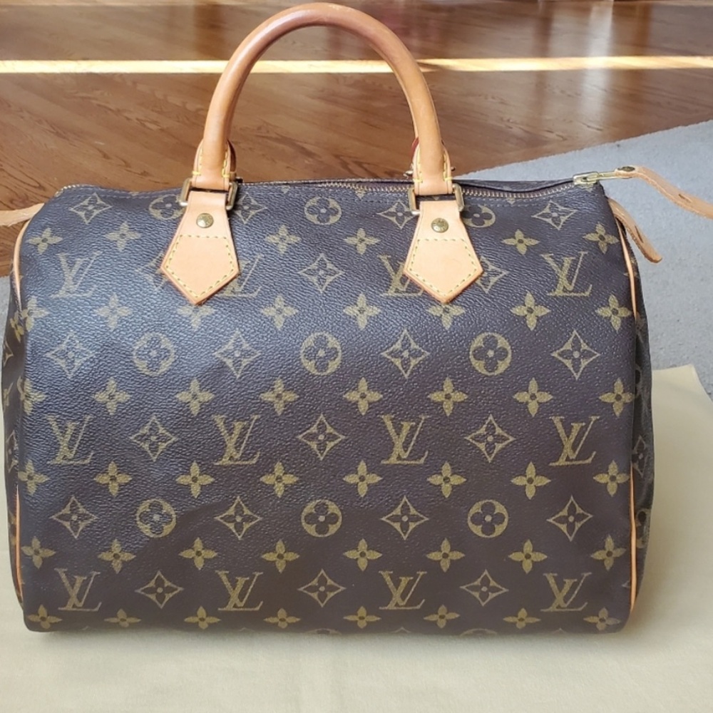 Louis Vuitton Monogram Speedy 30 Shoulder Bag
Brown Canvas